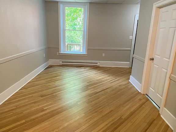 5th image of 131 S 2nd St #1