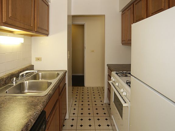 2nd image of 535 W Briar Pl APT 257