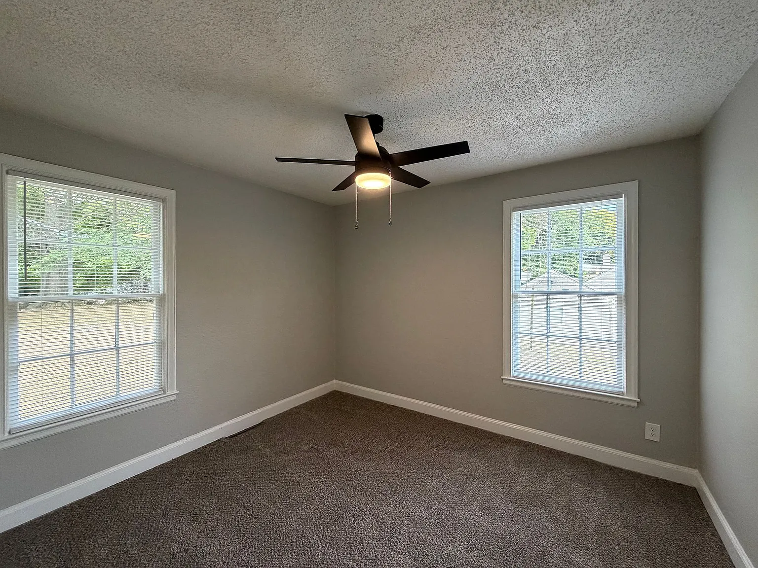 3605 Terrace Dr — Photo 4