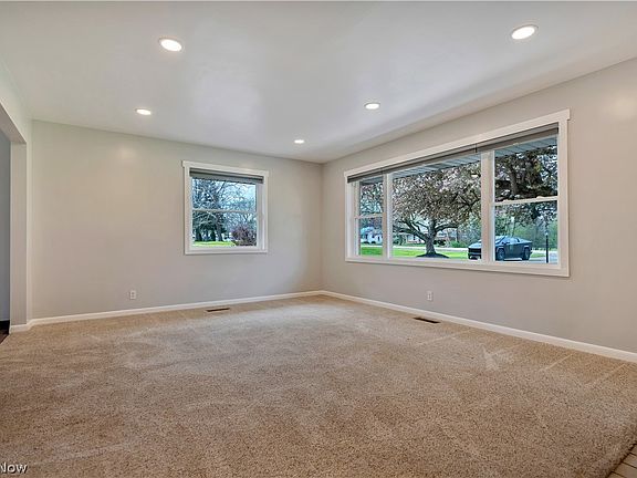 3rd image of 300 Homeworth Rd