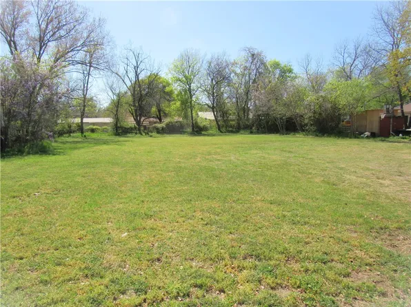 208 N Walnut St, Waco, TX 76705