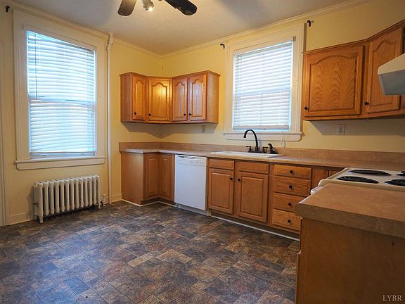 3rd image of 1516 Clinton St