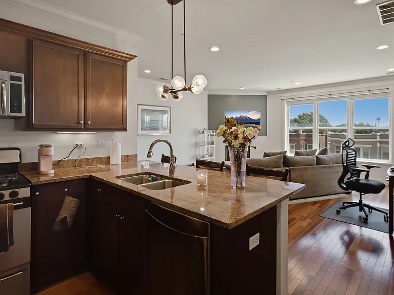 2801 N Oakley Ave #203 — Photo 3