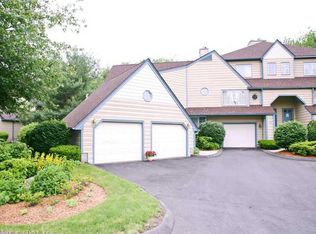14 L Hermitage Dr, Shelton, CT 06484