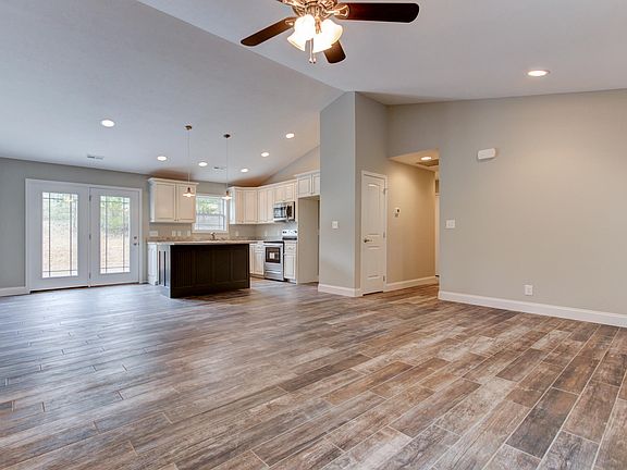 5th image of 132 Breezewood Cir
