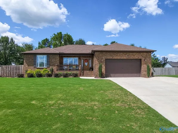 101 Guernsey St, Owens X Rds, AL 35763