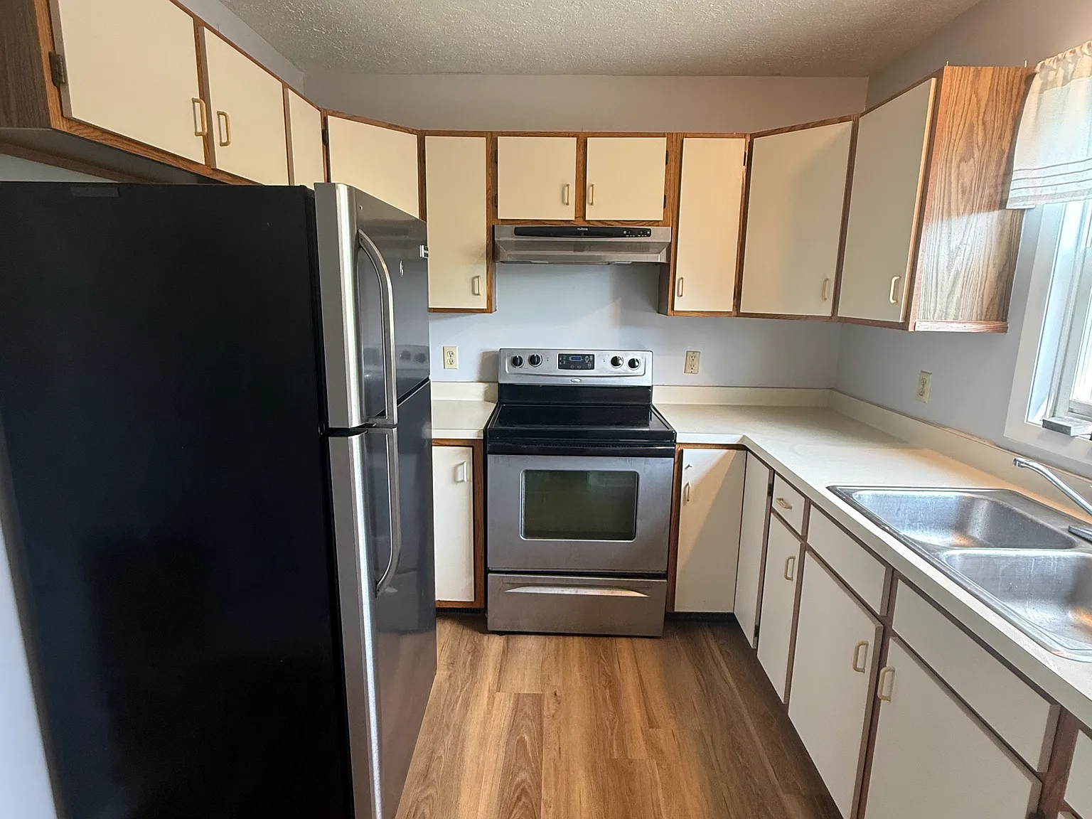 2 bed, 1000 sqft, $1,550 — Photo 3