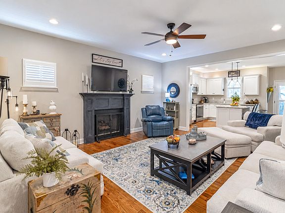 4th image of 1829 Oakvale Dr