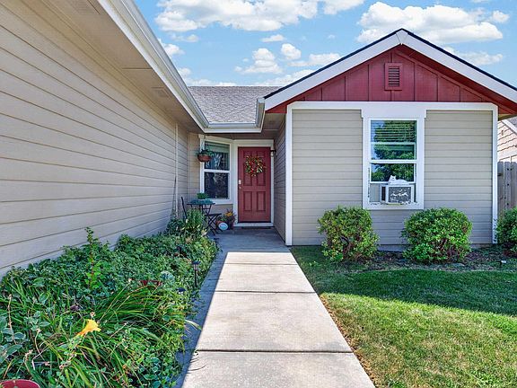 4th image of 877 E Shady Ridge Dr