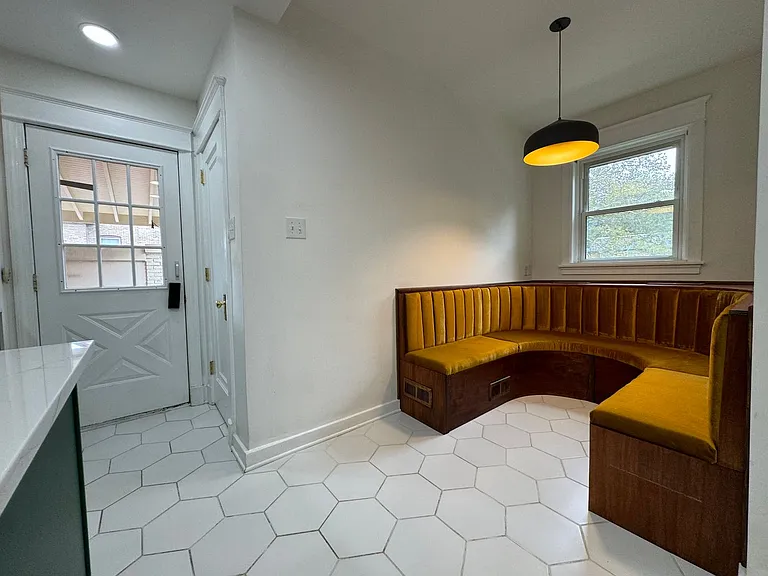 2201 W Gordon St — Photo 25