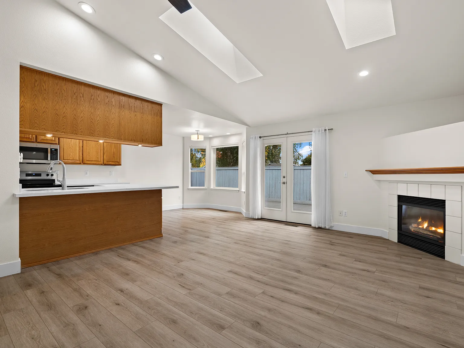 3 bed, 1585 sqft, $3,000 — Photo 3