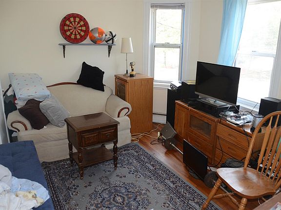2nd image of 38B Lincoln Pkwy #2
