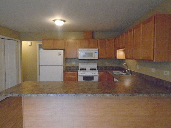 5th image of 2136 Hawthorne Ln