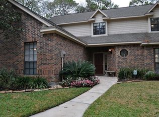 17 Fairway Oaks Pl, Spring, TX 77380