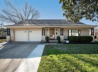 1102 Edwards Ct S, Irving, TX 75062