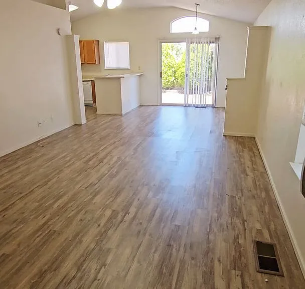 1656 Marinette Ct — Photo 2