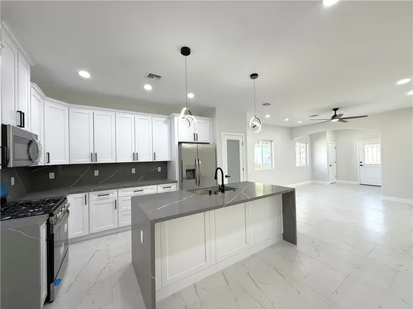 2031 Rio Grande Rd, Bullhead City, AZ 86442