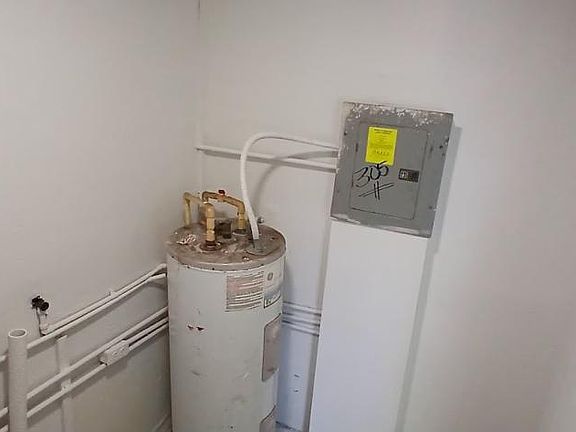 4th image of 1505 Palmway St