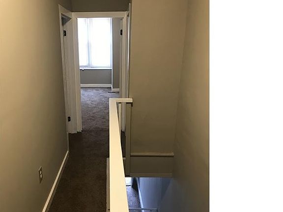3rd image of 926 E Schiller St