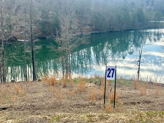 3rd image of 27 Sleepy Hollow Rd