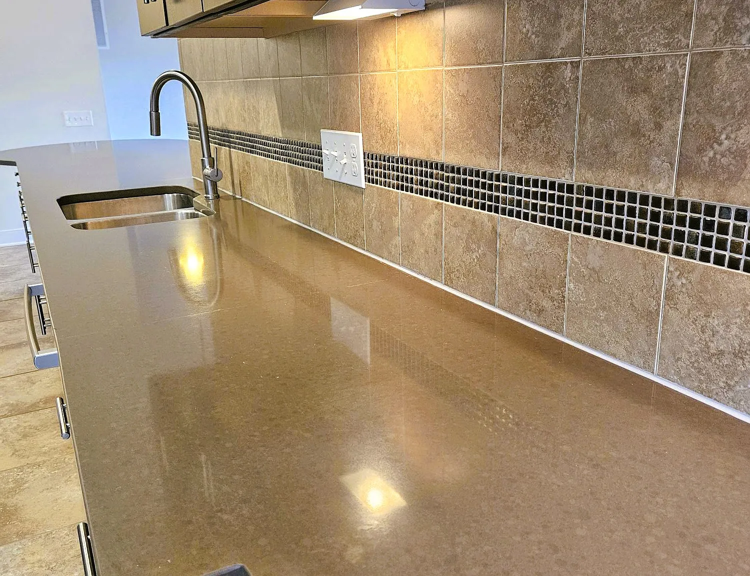 2 bed, 1685 sqft, $3,200 — Photo 3