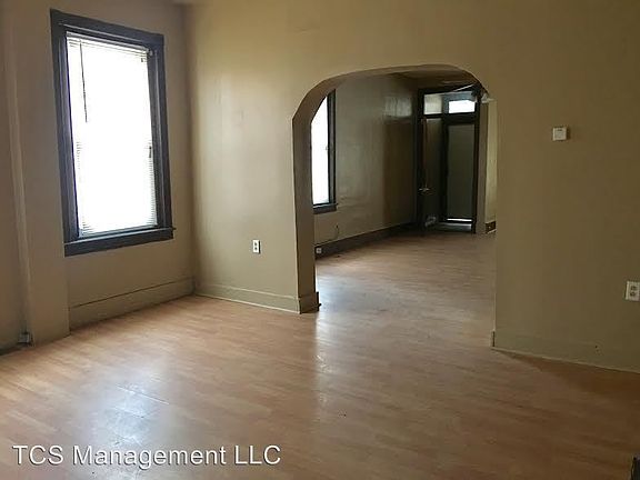 5th image of 925 W Erie Ave