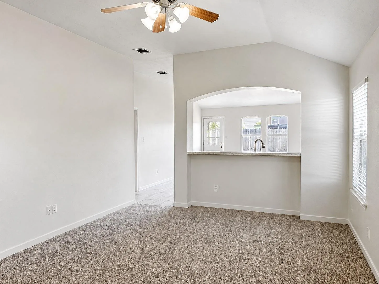 4 bed, 2.0 bath, 1483 sqft, $1,900 — Photo 2