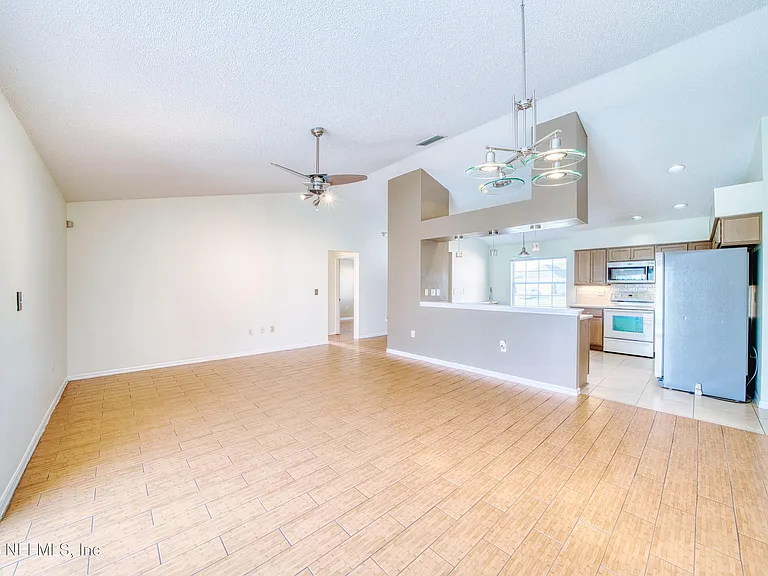 5628 Loma Vista Dr W — Photo 16