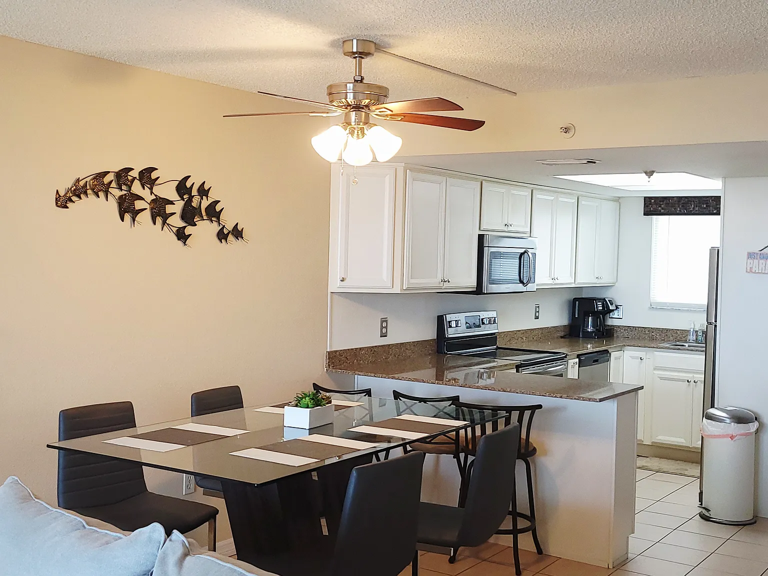 2 bed, 950 sqft, $2,300 — Photo 2