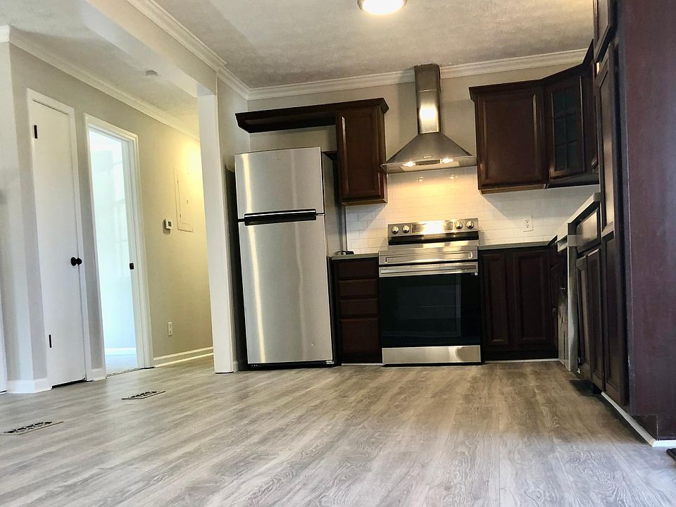 Updated kitchen and brand new appliances.