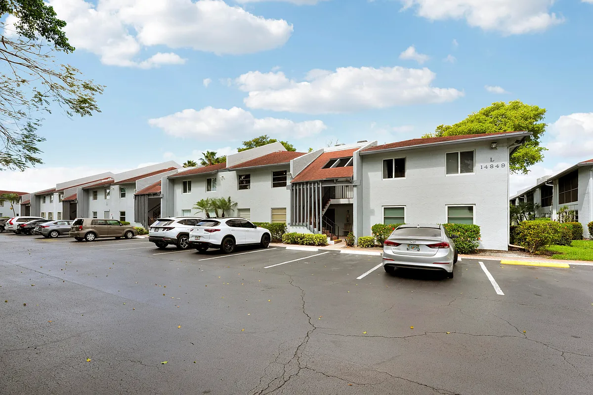 Building Photo - 14849 Cumberland Dr #2070