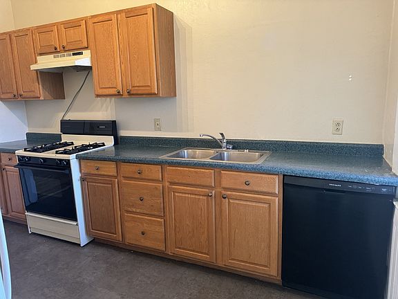 3rd image of 305 S Marina St