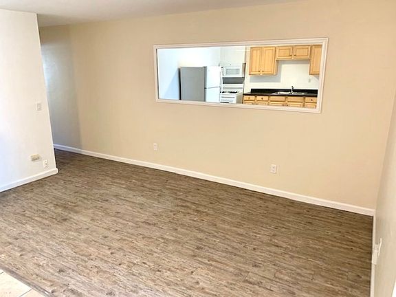 4th image of 2221 Abbott St #2