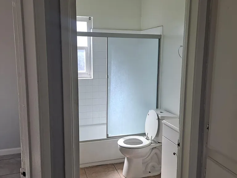 1765 Cedar Ave #10-B — Photo 12