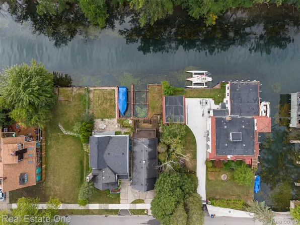 14356 Harbor Is, Detroit, MI 48215