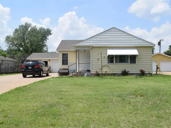 1616 N Kansas St, Russell, KS 67665