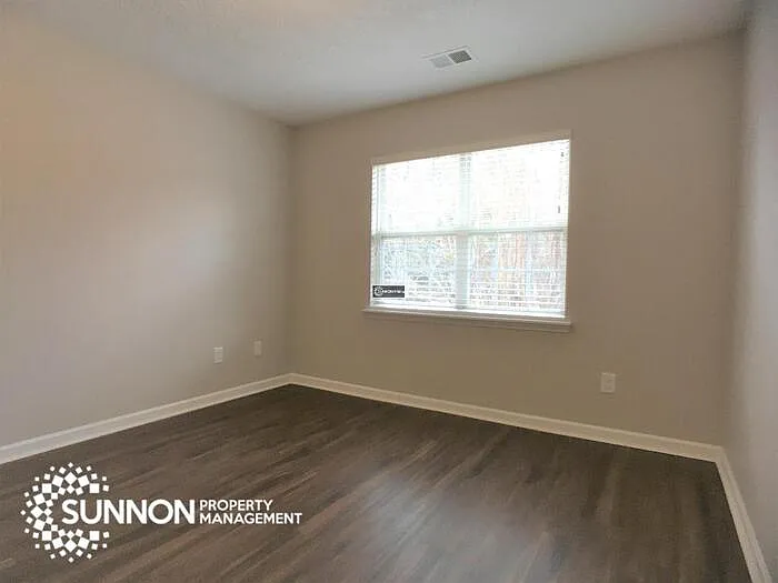 3 bed, 2.5 bath, 1383 sqft, $1,800 — Photo 2