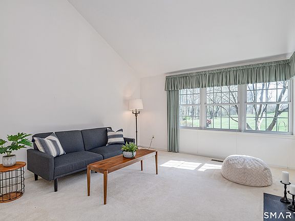 4th image of 40 Sullivan Farm #40