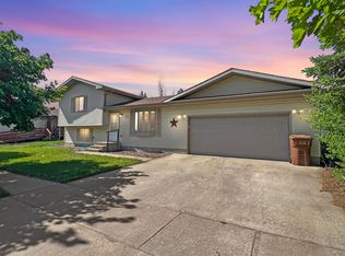 1035 Ashwood Ln, Huron, SD 57350