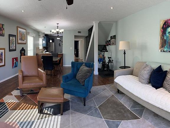 2nd image of 3216 Villa Pl