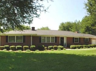 2021 Old Hollow Rd, Walkertown, NC 27051