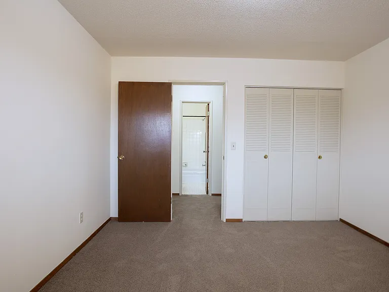 Brittany Apartments — Photo 20