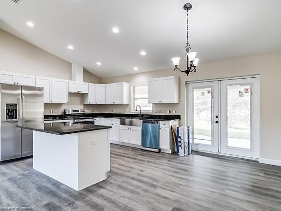 4th image of 6905 Shasta Daisy Blvd