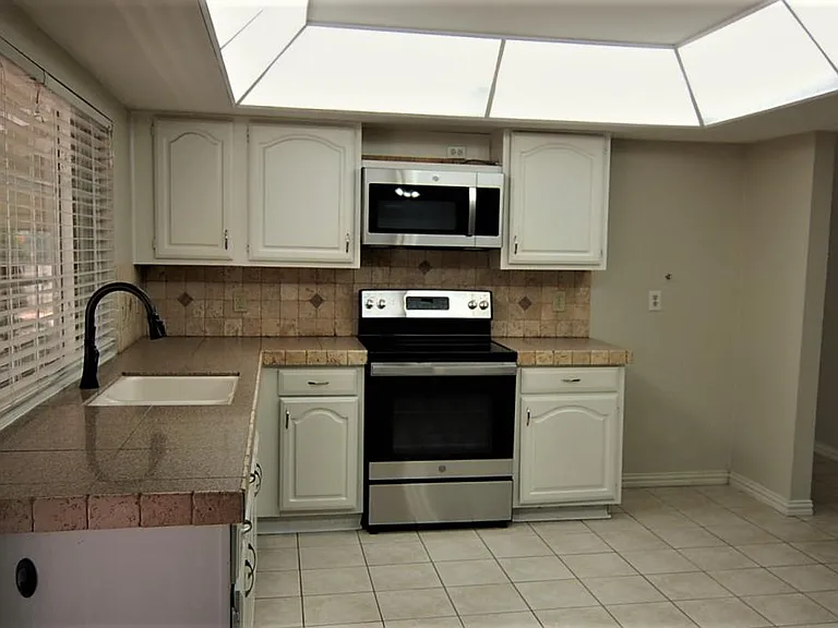 2619 Creekview Dr — Photo 1