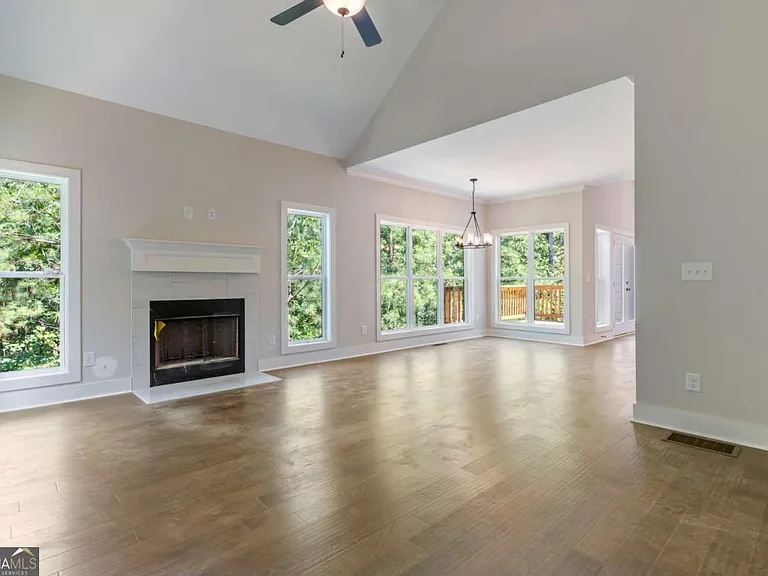 400 Ansley Dr — Photo 8