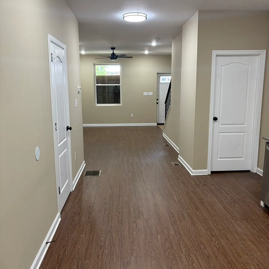 3 bed, 1.5 bath, 1500 sqft, $2,100 — Photo 2