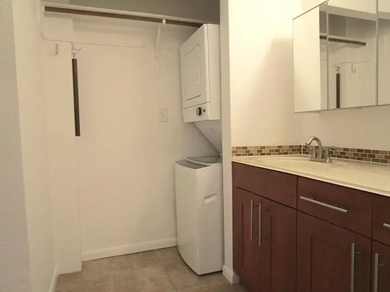 7685 Northcross Dr — Photo 6