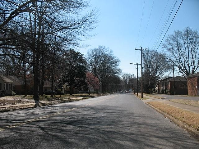 1st image of 1222 Robin Hood Ln