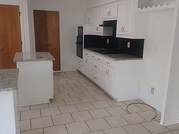 3rd image of 310 Meadowcreek Dr