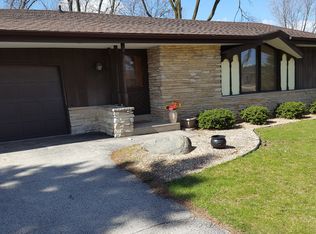 2000 Ramona Rd, Waukesha, WI 53186